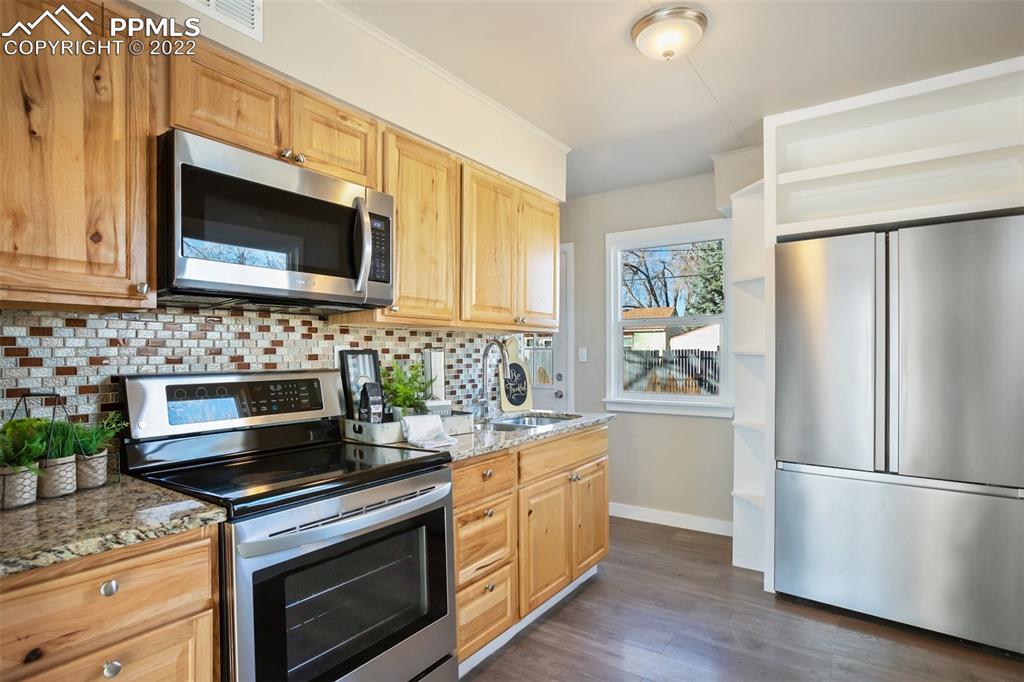 Listing 2332013, Image 8 of 35