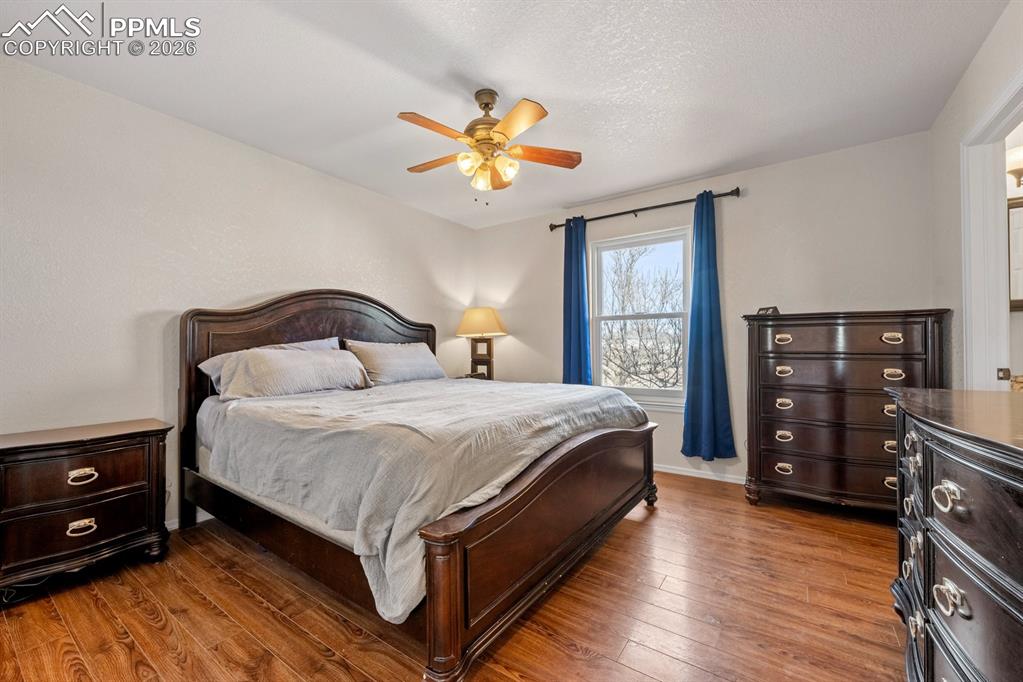 Image 10 of 38: Bedroom