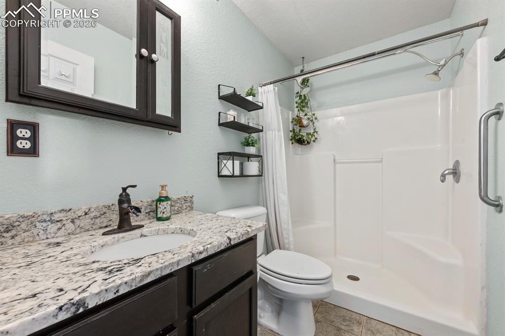 Image 12 of 38: Bathroom