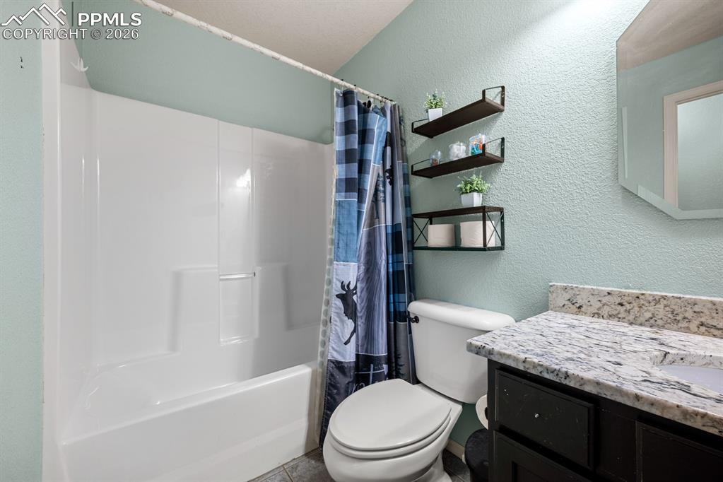 Image 17 of 38: Bathroom