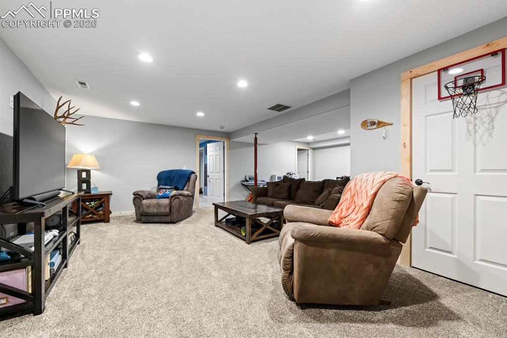 Image 19 of 38: Family Room