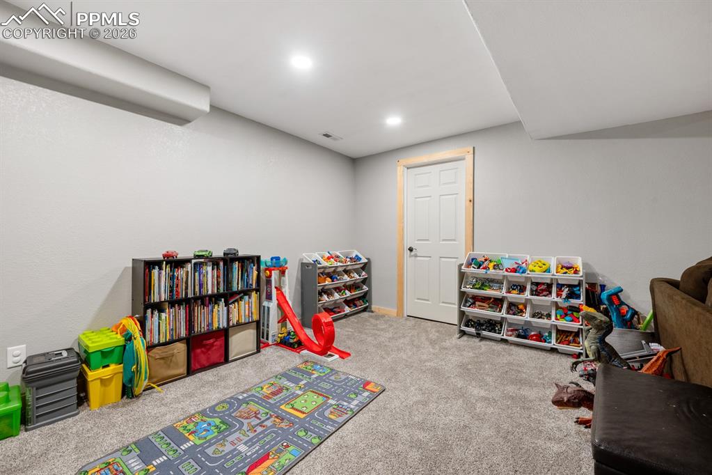 Image 21 of 38: Family Room