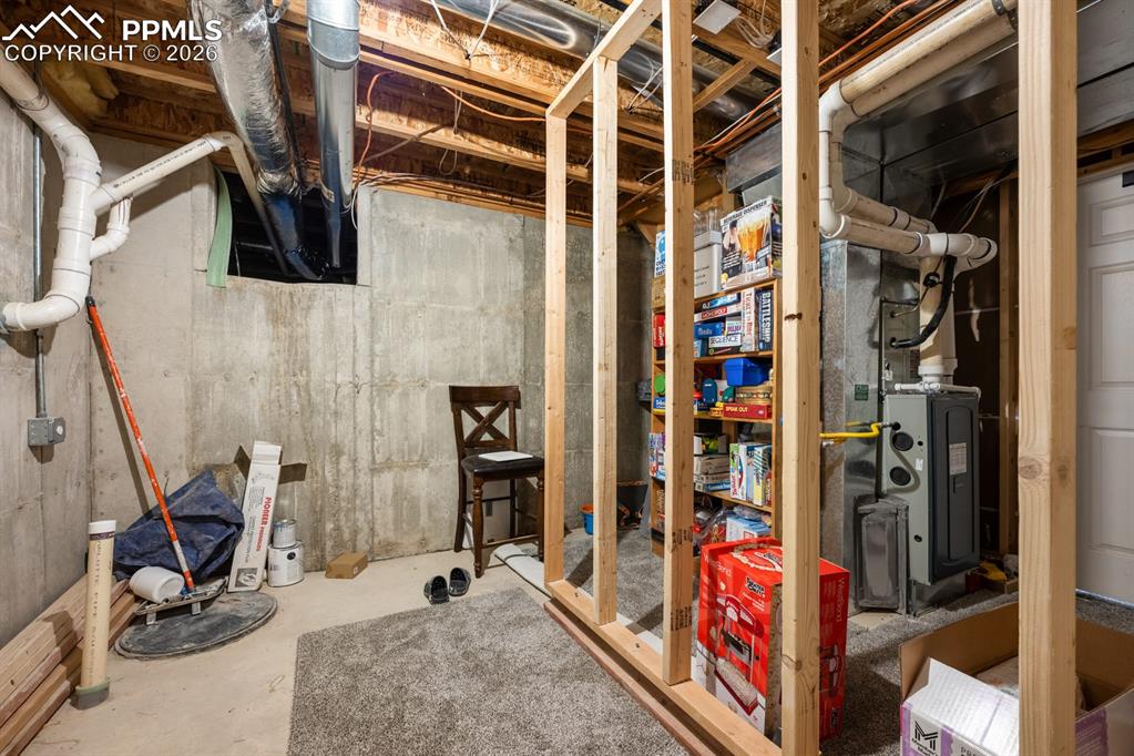 Image 27 of 38: Utility Room