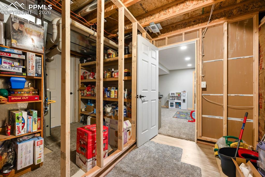 Image 28 of 38: Utility Room