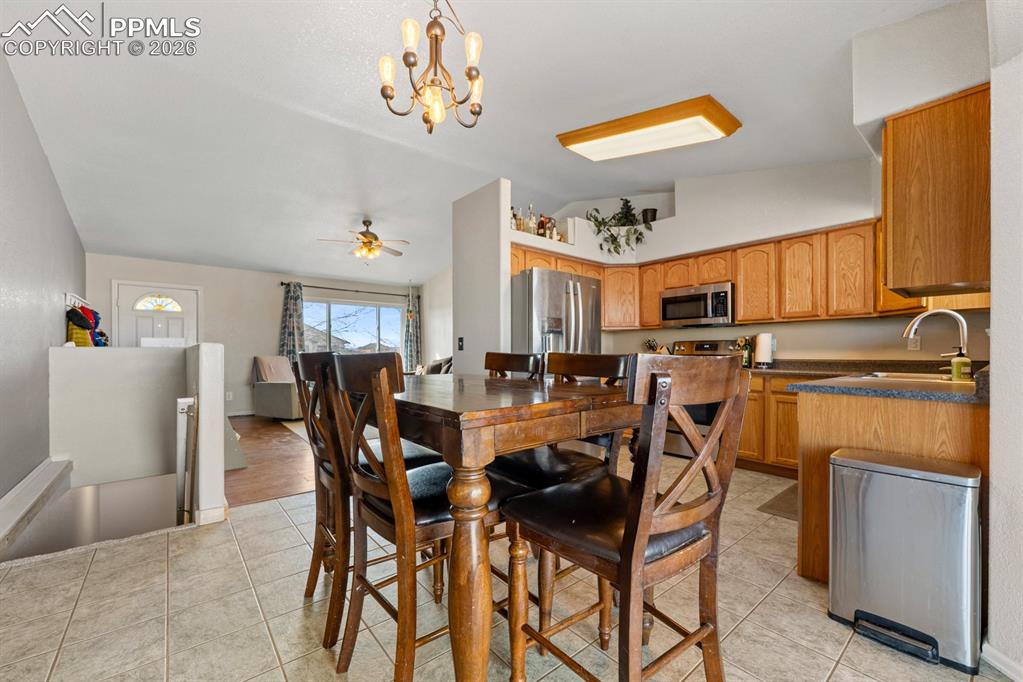 Image 7 of 38: Dining Area