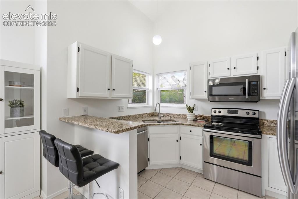 Image 12 of 43: Kitchen