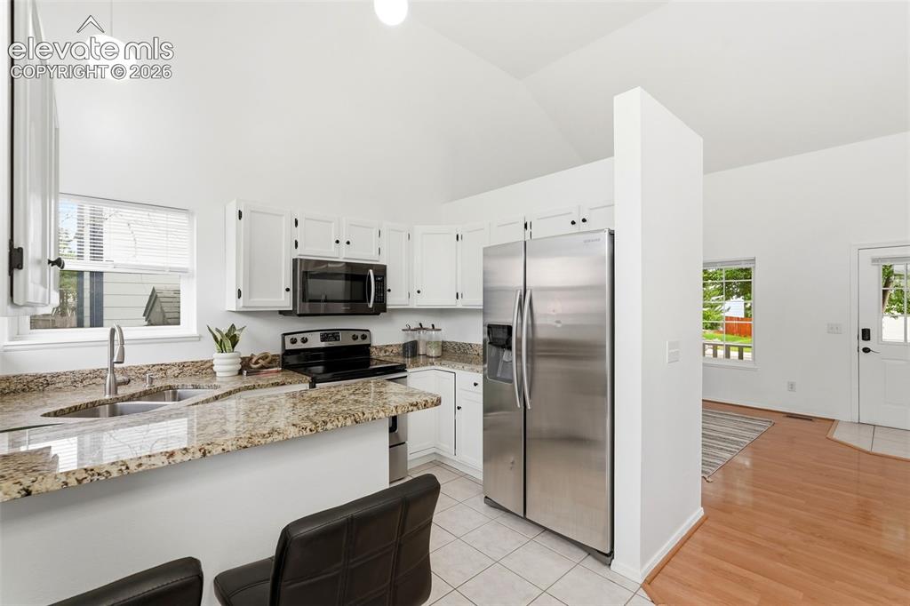 Image 15 of 43: Kitchen