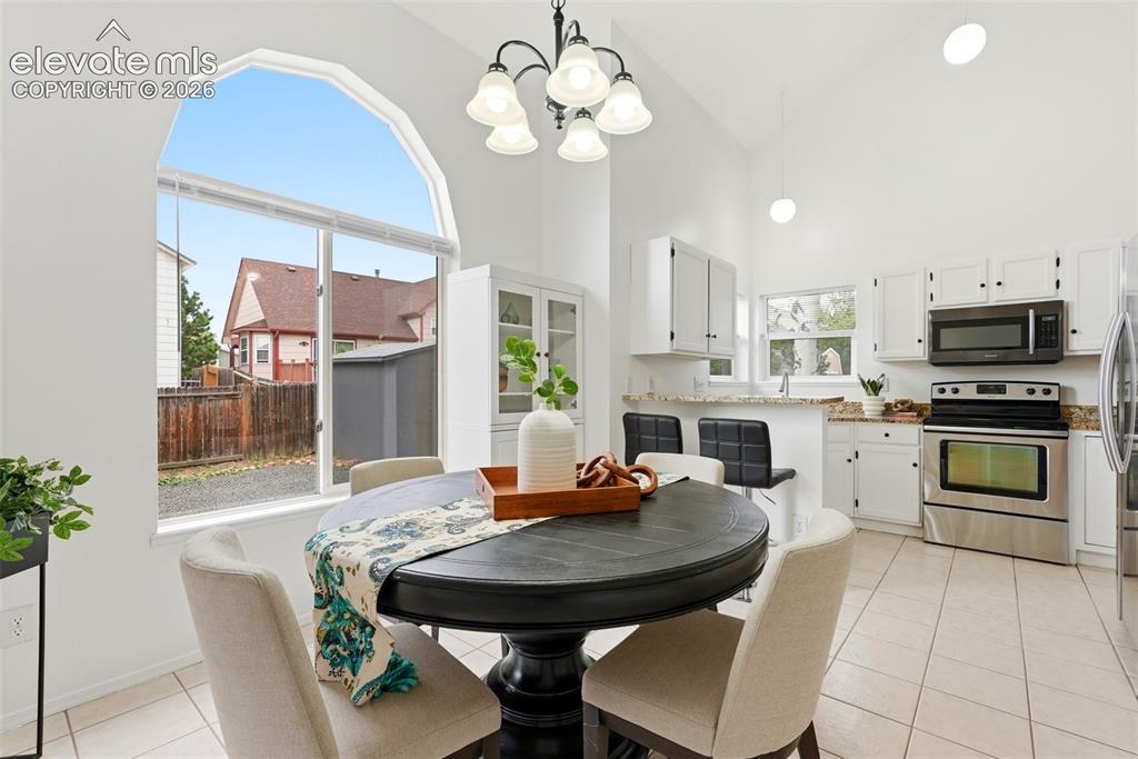 Image 8 of 43: Dining Area