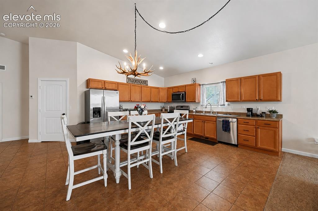 Image 7 of 24: Kitchen