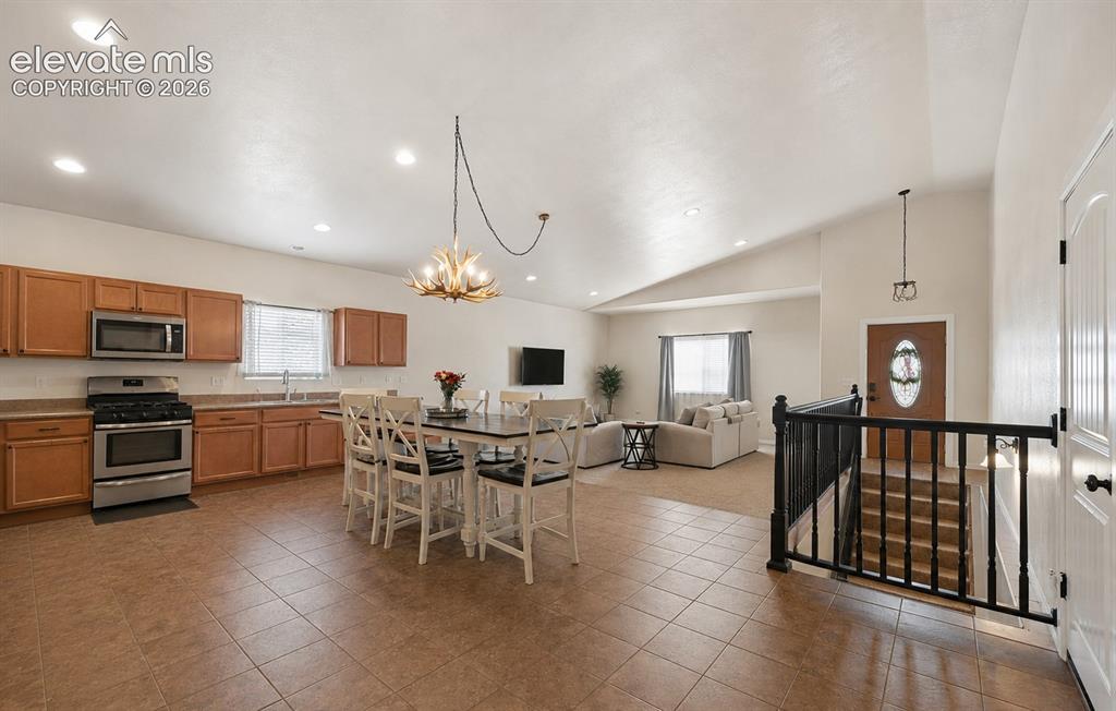 Image 9 of 24: Dining Area