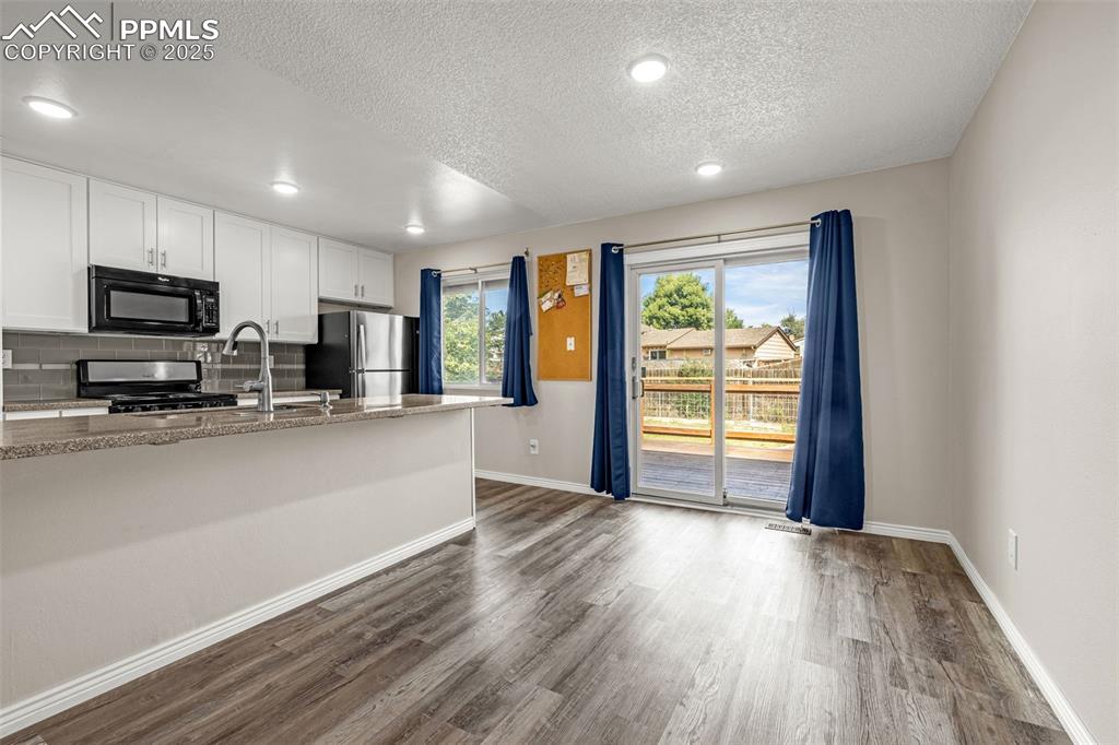 Image 12 of 45: Kitchen