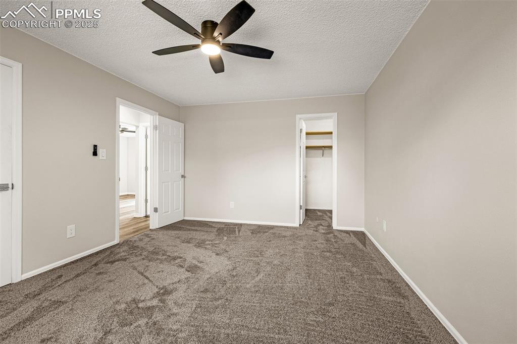 Image 14 of 45: Bedroom