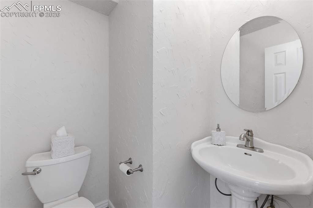 Image 20 of 48: Bathroom