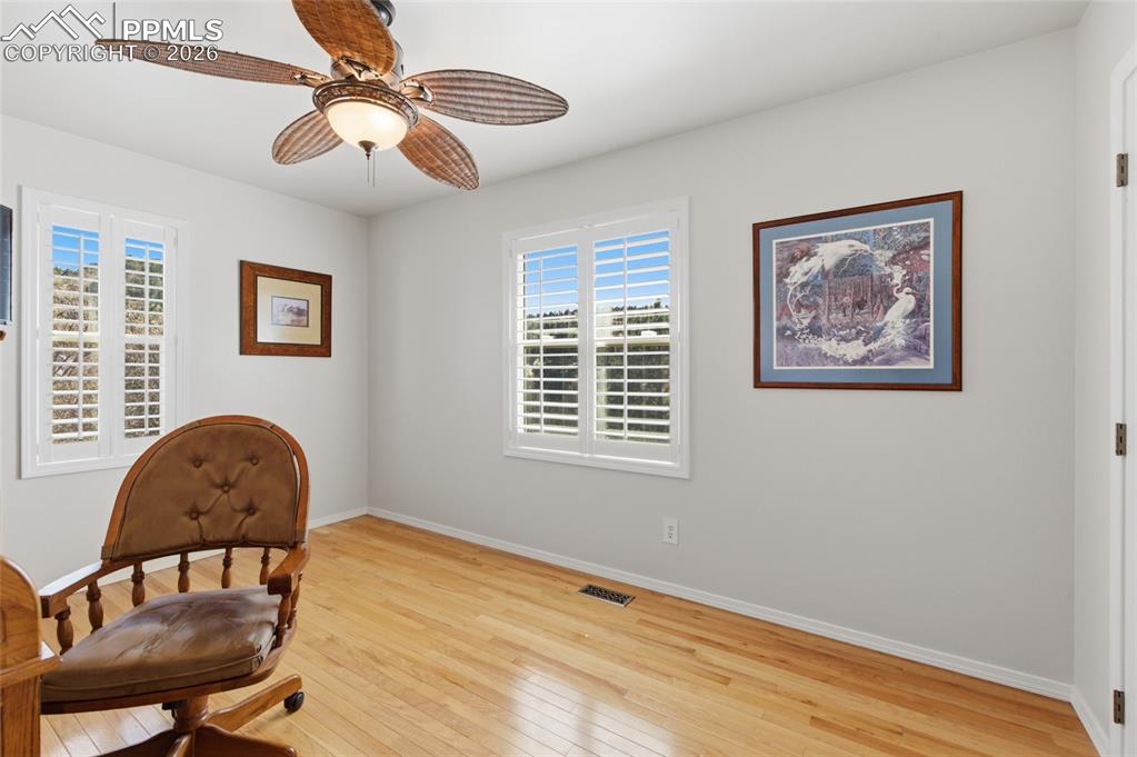 Image 26 of 48: Sitting Room