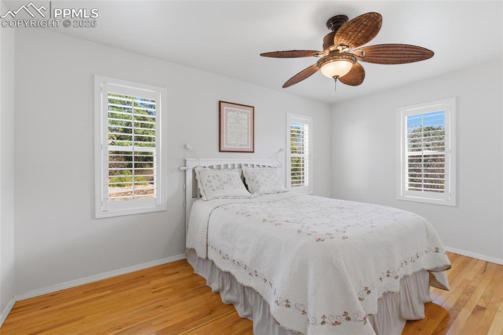 Image 29 of 48: Bedroom