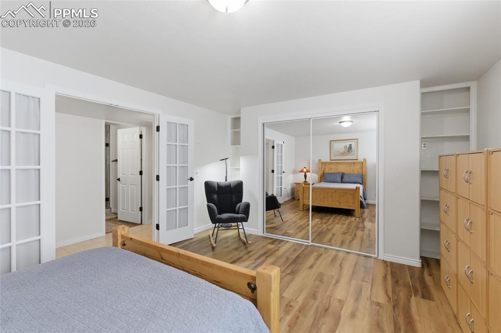 Image 35 of 48: Bedroom