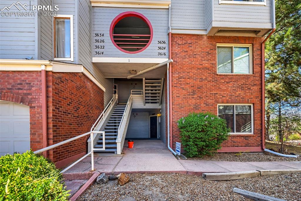 Image 1 of 29: Entry