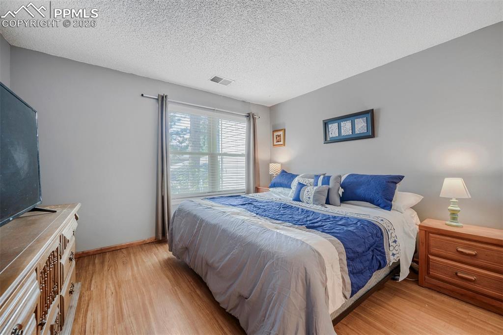 Image 16 of 29: Bedroom