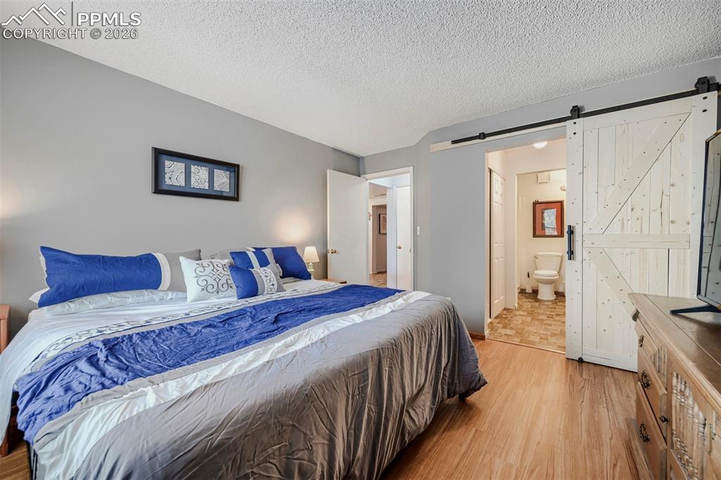 Image 17 of 29: Bedroom