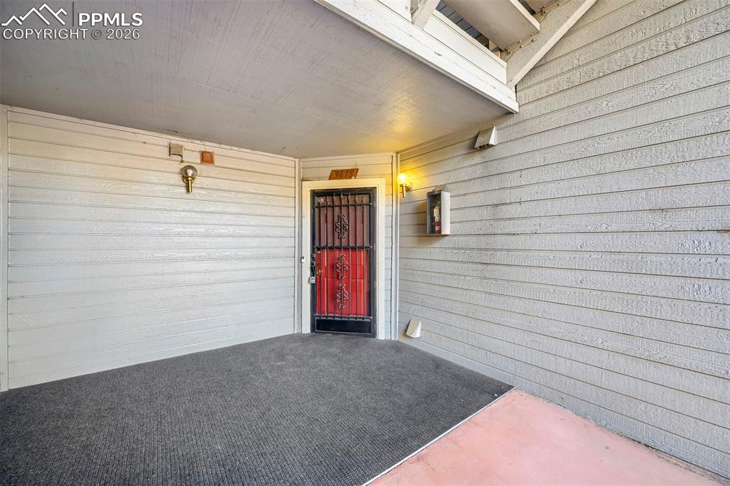 Image 21 of 29: Entry