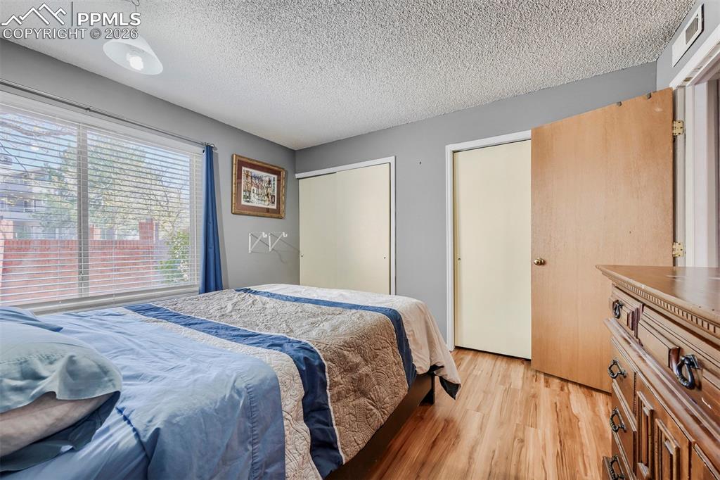 Image 24 of 29: Bedroom