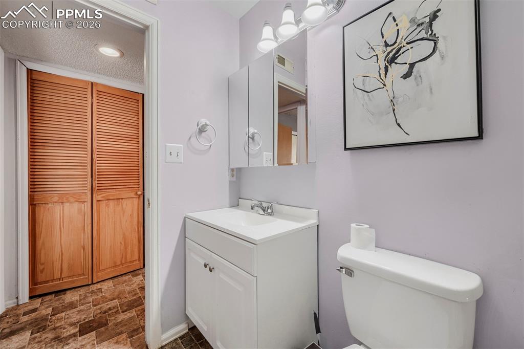 Image 26 of 29: Bathroom