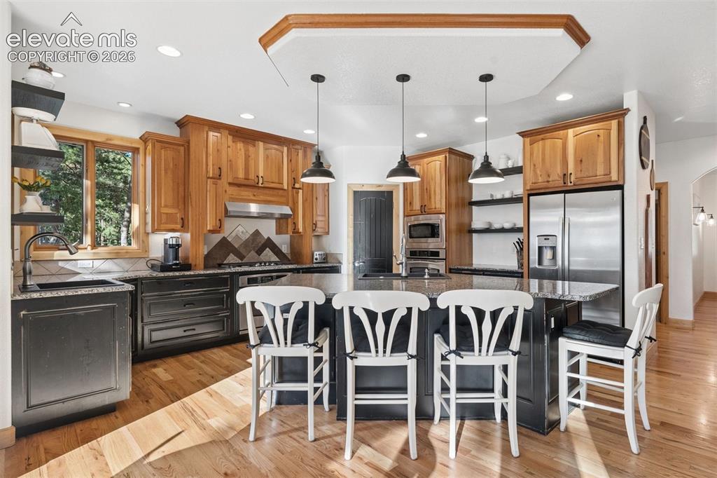 Image 16 of 50: Kitchen