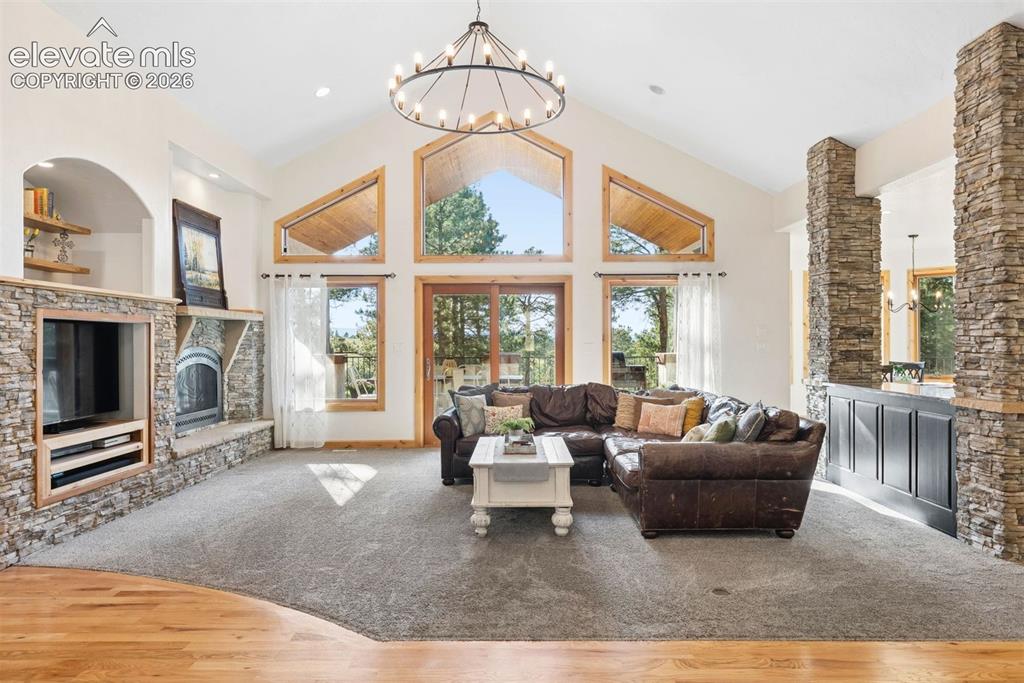 Image 9 of 50: Living Room
