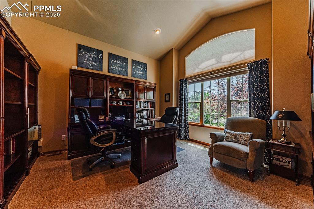 Image 16 of 50: Office