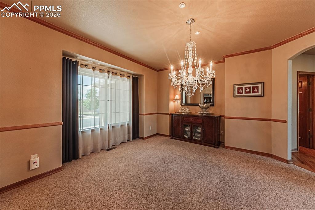 Image 18 of 50: Dining Area