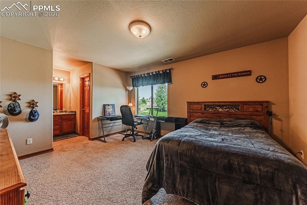 Image 27 of 50: jack-n-jill bath attached to bedroom