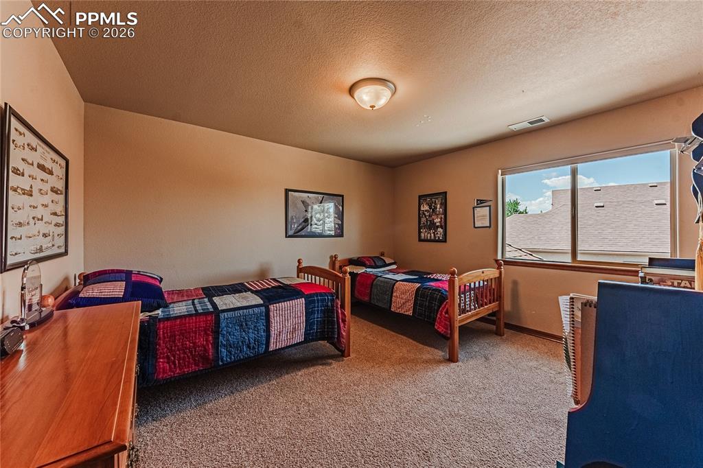 Image 29 of 50: Bedroom