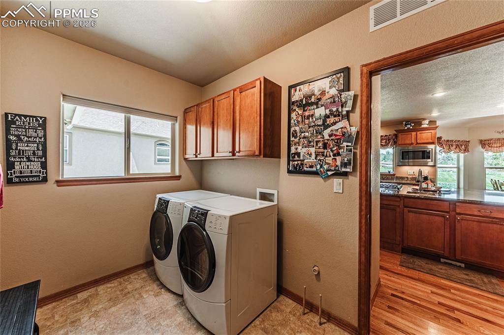 Image 34 of 50: Main Level