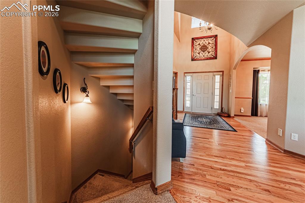 Image 35 of 50: Entry