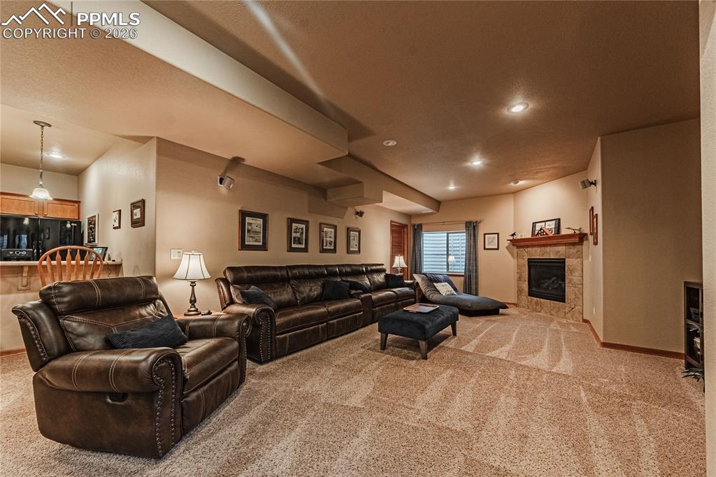 Image 39 of 50: Living Room