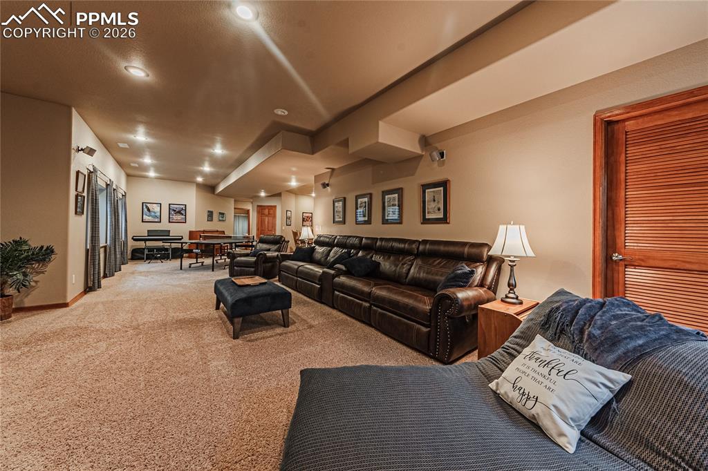 Image 40 of 50: Living Room