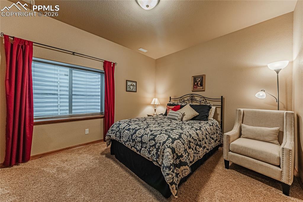 Image 41 of 50: Bedroom