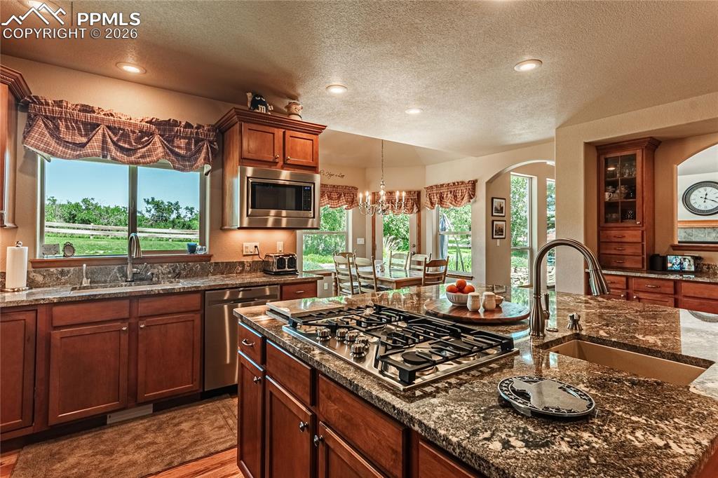 Image 8 of 50: Kitchen