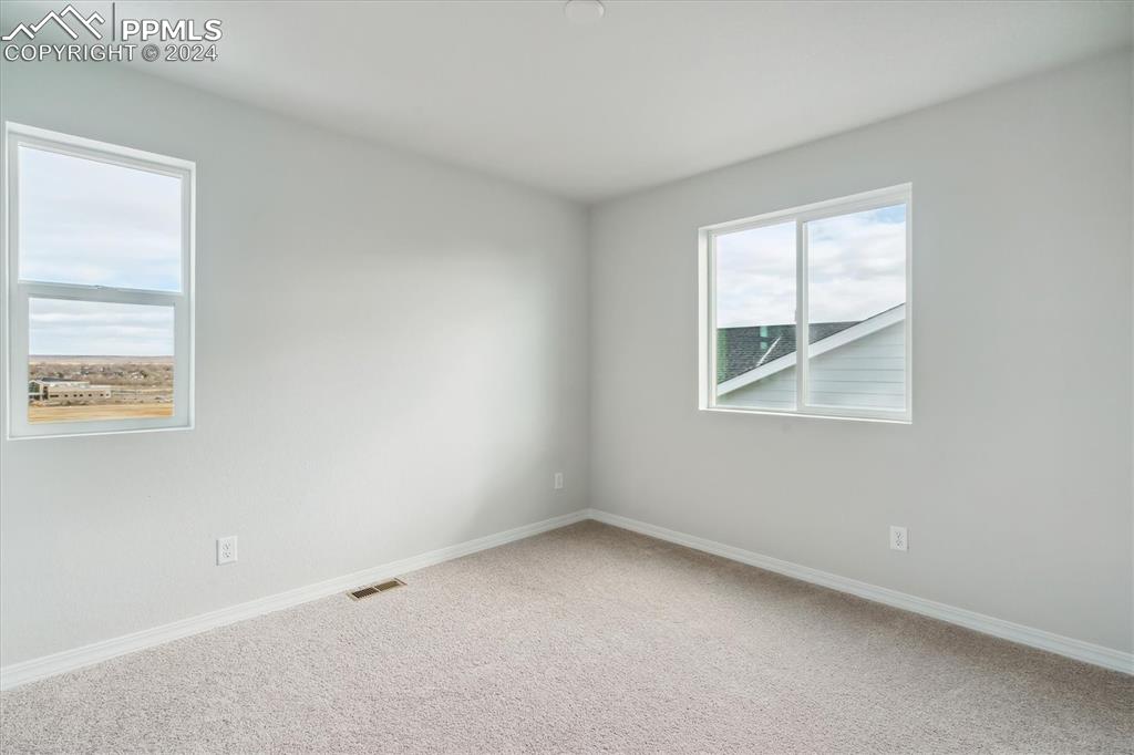 Image 13 of 23: Bedroom