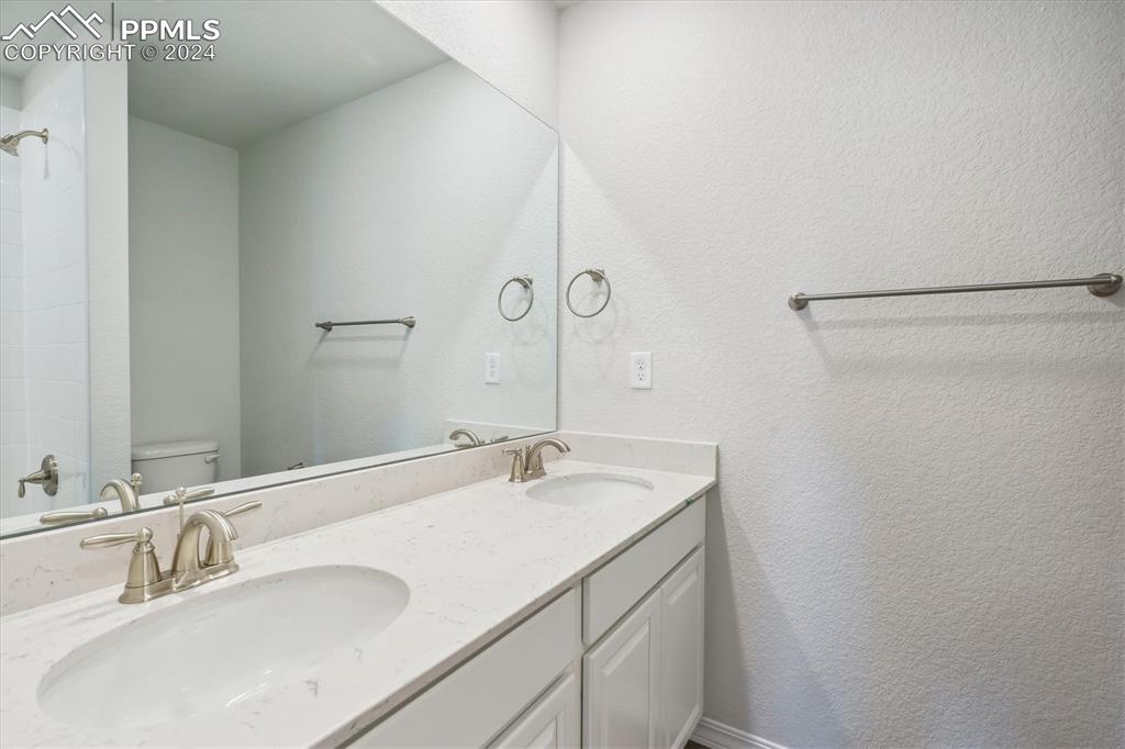 Image 15 of 23: Bathroom