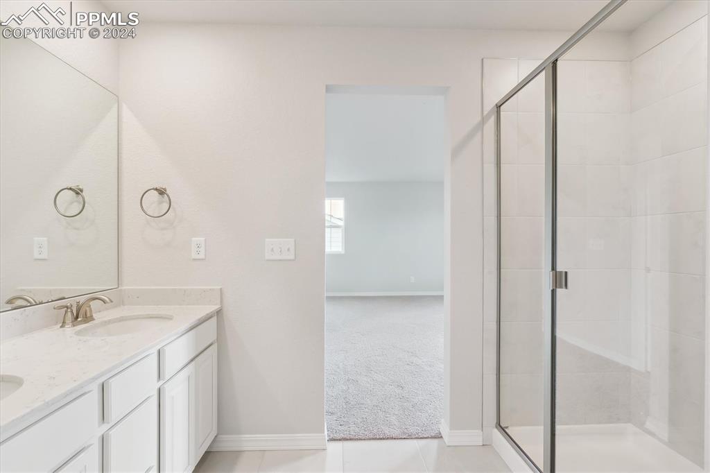 Image 19 of 23: Bathroom