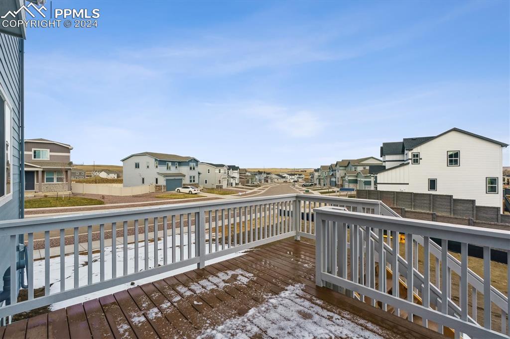 Image 22 of 23: Deck