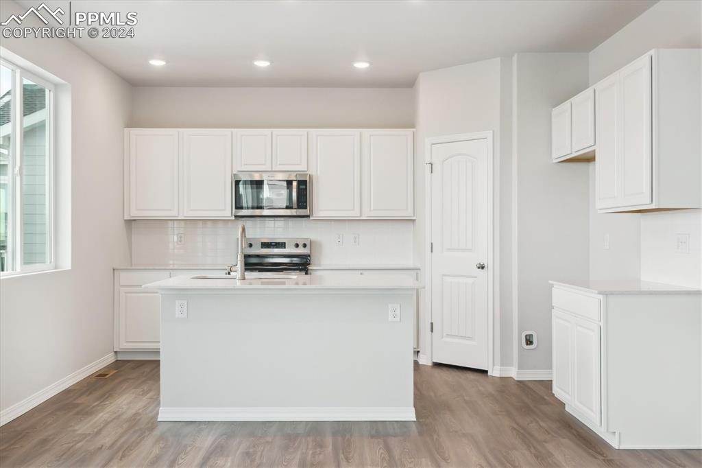 Image 6 of 23: Kitchen