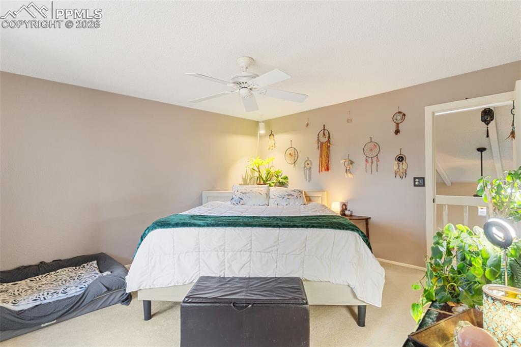 Image 17 of 32: Bedroom