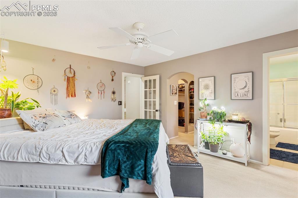 Image 18 of 32: Bedroom