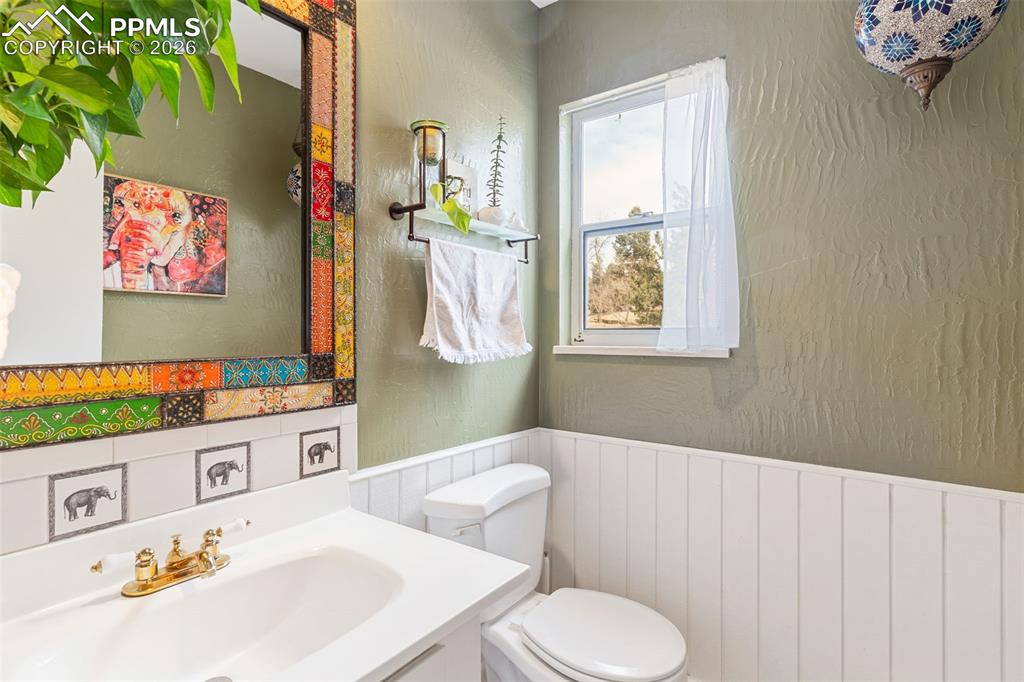 Image 22 of 32: Bathroom