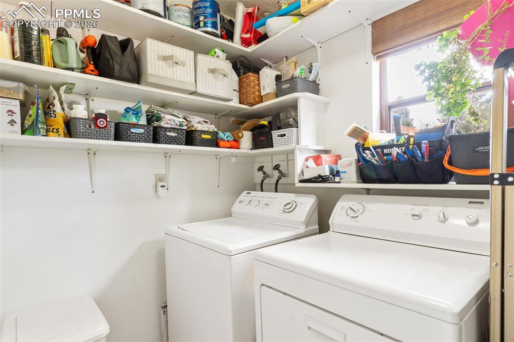 Image 24 of 32: Laundry