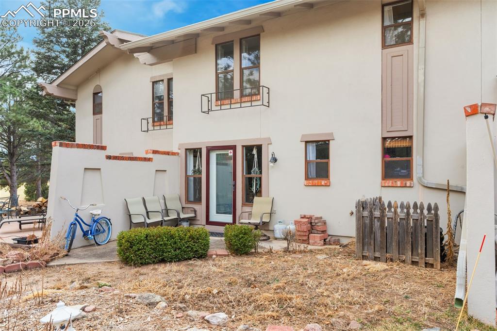 Image 26 of 32: Back of Structure