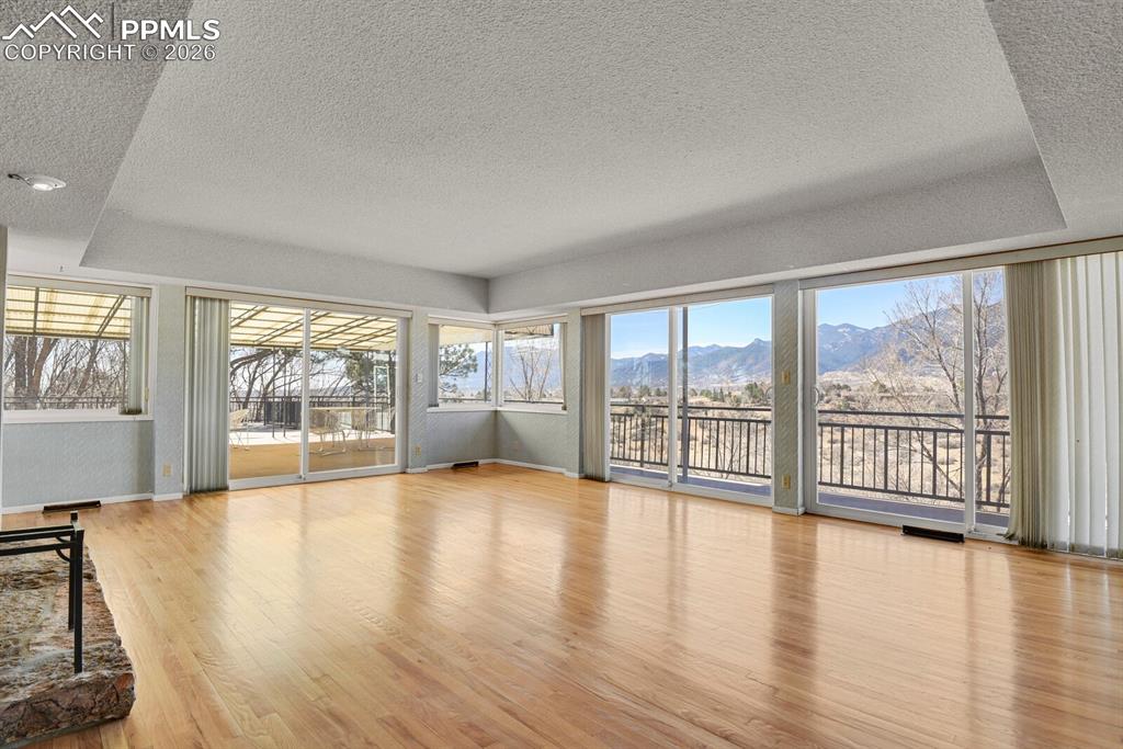 Image 17 of 49: Great Room