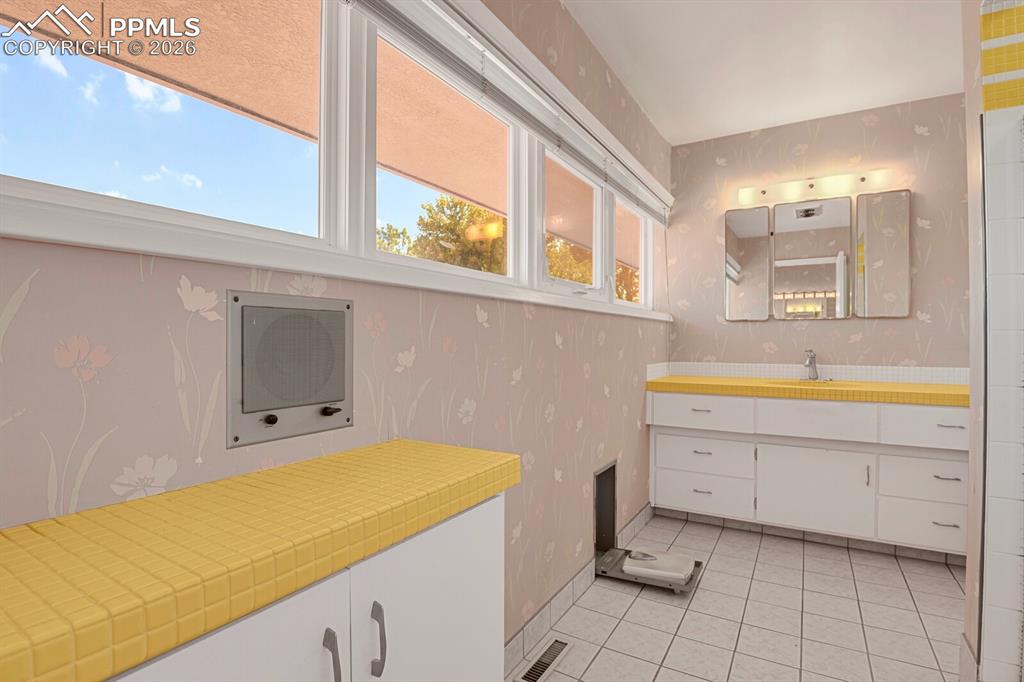 Image 23 of 49: Master Bathroom